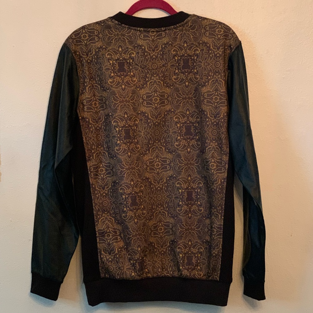 Entree LS Sweatshirt - Picture 2 of 5